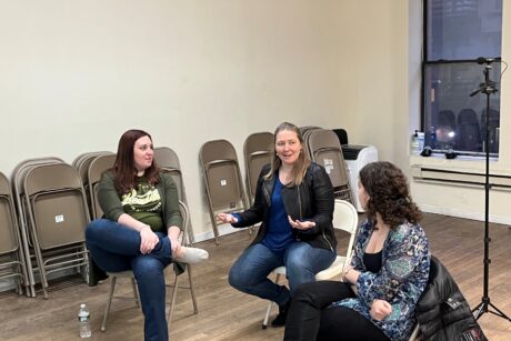Lindsey Blackhurst teaching people who are seated.